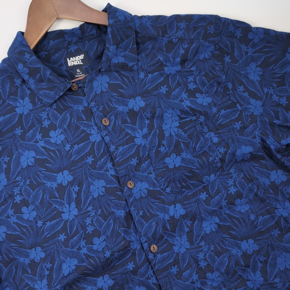Lands End Men XL Button Up Short Sleeve Navy Floral Tropical Hawaiian Camp Shirt